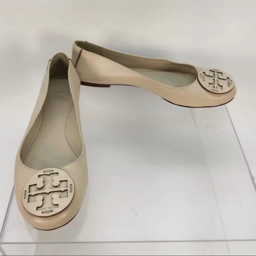 Tory Burch Beige Leather Slip-On Emblem Cap Ballet Flats
Size 9M